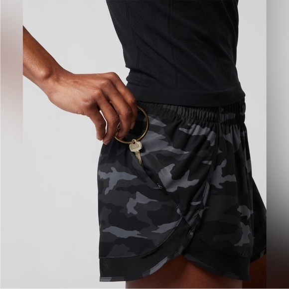 Athleta Camo Printed Mesh Racer Run Short 4" -
Size L - Picture 4 of 9